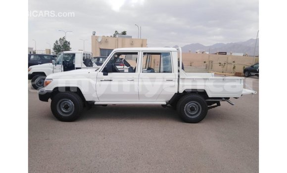 သွင်းကုန် Toyota Land Cruiser White ကား Import - Dubai Ayeyarwady သွင်းကုန် Toyota Land Cruiser White ကား Import - Dubai Ayeyarwady