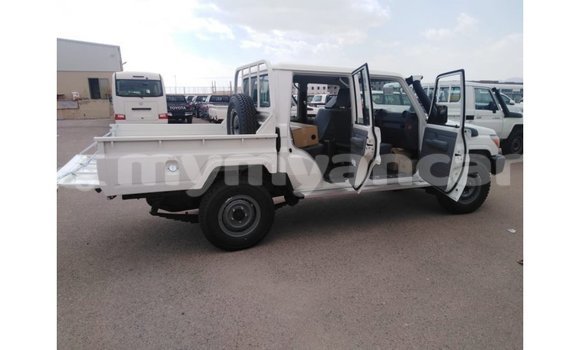 သွင်းကုန် Toyota Land Cruiser White ကား Import - Dubai Ayeyarwady သွင်းကုန် Toyota Land Cruiser White ကား Import - Dubai Ayeyarwady