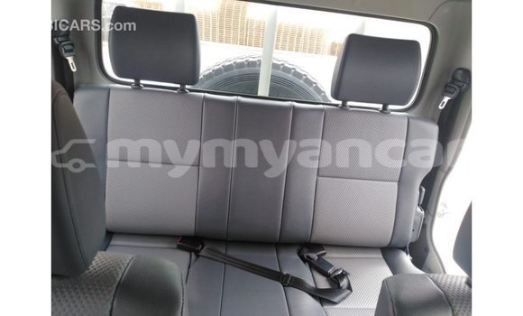 သွင်းကုန် Toyota Land Cruiser White ကား Import - Dubai Ayeyarwady သွင်းကုန် Toyota Land Cruiser White ကား Import - Dubai Ayeyarwady