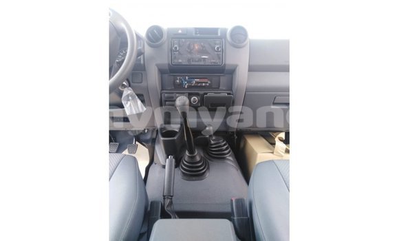 သွင်းကုန် Toyota Land Cruiser White ကား Import - Dubai Ayeyarwady သွင်းကုန် Toyota Land Cruiser White ကား Import - Dubai Ayeyarwady