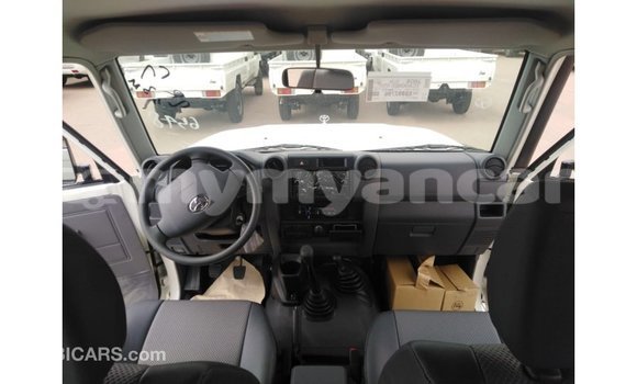 သွင်းကုန် Toyota Land Cruiser White ကား Import - Dubai Ayeyarwady သွင်းကုန် Toyota Land Cruiser White ကား Import - Dubai Ayeyarwady