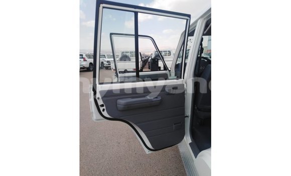 သွင်းကုန် Toyota Land Cruiser White ကား Import - Dubai Ayeyarwady သွင်းကုန် Toyota Land Cruiser White ကား Import - Dubai Ayeyarwady