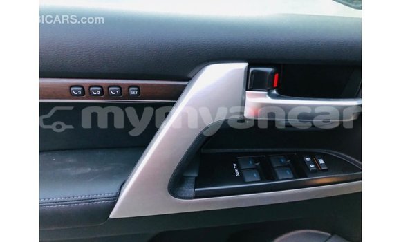 သွင်းကုန် Toyota Land Cruiser Black ကား Import - Dubai Ayeyarwady သွင်းကုန် Toyota Land Cruiser Black ကား Import - Dubai Ayeyarwady