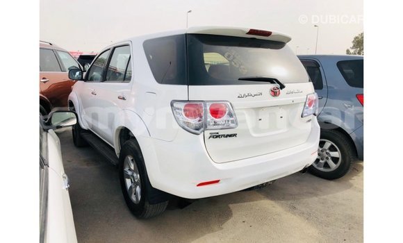 သွင်းကုန် Toyota Fortuner White ကား Import - Dubai Ayeyarwady သွင်းကုန် Toyota Fortuner White ကား Import - Dubai Ayeyarwady