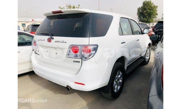 သွင်းကုန် Toyota Fortuner White ကား Import - Dubai Ayeyarwady သွင်းကုန် Toyota Fortuner White ကား Import - Dubai Ayeyarwady