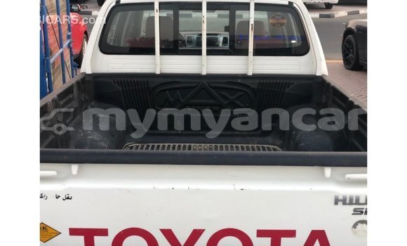 သွင်းကုန် Toyota Hilux White ကား Import - Dubai Ayeyarwady သွင်းကုန် Toyota Hilux White ကား Import - Dubai Ayeyarwady