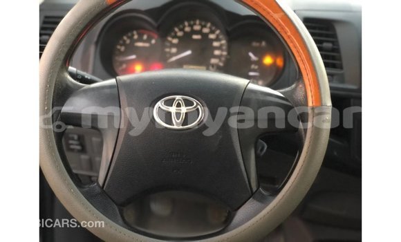 သွင်းကုန် Toyota Hilux Black ကား Import - Dubai Ayeyarwady သွင်းကုန် Toyota Hilux Black ကား Import - Dubai Ayeyarwady