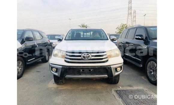 သွင်းကုန် Toyota Hilux White ကား Import - Dubai Ayeyarwady သွင်းကုန် Toyota Hilux White ကား Import - Dubai Ayeyarwady