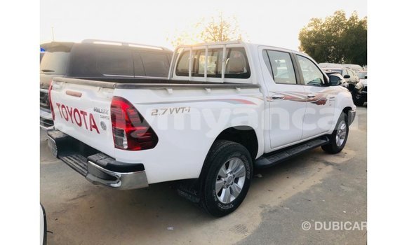 သွင်းကုန် Toyota Hilux White ကား Import - Dubai Ayeyarwady သွင်းကုန် Toyota Hilux White ကား Import - Dubai Ayeyarwady