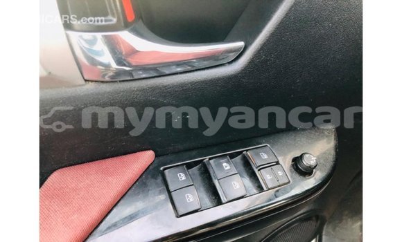 သွင်းကုန် Toyota Hilux White ကား Import - Dubai Ayeyarwady သွင်းကုန် Toyota Hilux White ကား Import - Dubai Ayeyarwady