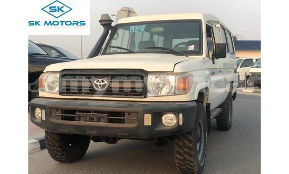Buy Import Toyota Land Cruiser White Car in Import - Dubai in Ayeyarwady