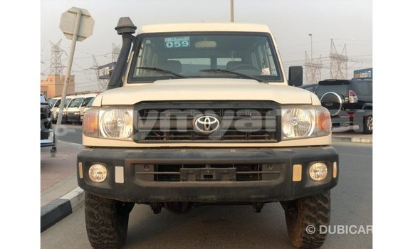 သွင်းကုန် Toyota Land Cruiser White ကား Import - Dubai Ayeyarwady သွင်းကုန် Toyota Land Cruiser White ကား Import - Dubai Ayeyarwady