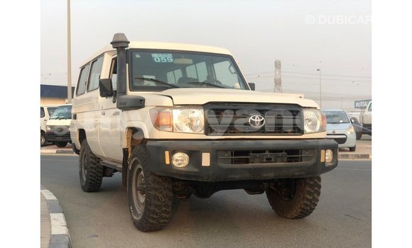 သွင်းကုန် Toyota Land Cruiser White ကား Import - Dubai Ayeyarwady သွင်းကုန် Toyota Land Cruiser White ကား Import - Dubai Ayeyarwady