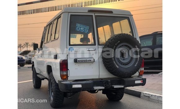 သွင်းကုန် Toyota Land Cruiser White ကား Import - Dubai Ayeyarwady သွင်းကုန် Toyota Land Cruiser White ကား Import - Dubai Ayeyarwady