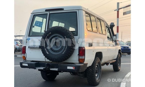 သွင်းကုန် Toyota Land Cruiser White ကား Import - Dubai Ayeyarwady သွင်းကုန် Toyota Land Cruiser White ကား Import - Dubai Ayeyarwady