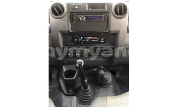 သွင်းကုန် Toyota Land Cruiser White ကား Import - Dubai Ayeyarwady သွင်းကုန် Toyota Land Cruiser White ကား Import - Dubai Ayeyarwady