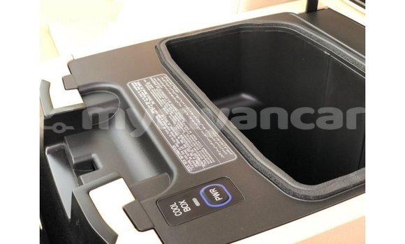 သွင်းကုန် Toyota Land Cruiser Black ကား Import - Dubai Ayeyarwady သွင်းကုန် Toyota Land Cruiser Black ကား Import - Dubai Ayeyarwady