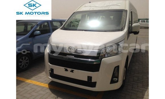 သွင်းကုန် Toyota Hiace White ကား Import - Dubai Ayeyarwady