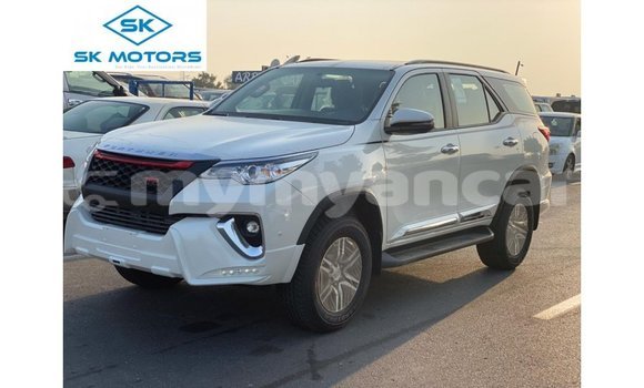 သွင်းကုန် Toyota Fortuner White ကား Import - Dubai Ayeyarwady