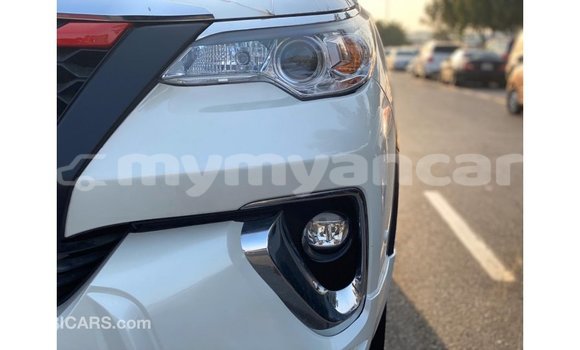 သွင်းကုန် Toyota Fortuner White ကား Import - Dubai Ayeyarwady သွင်းကုန် Toyota Fortuner White ကား Import - Dubai Ayeyarwady