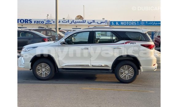 သွင်းကုန် Toyota Fortuner White ကား Import - Dubai Ayeyarwady သွင်းကုန် Toyota Fortuner White ကား Import - Dubai Ayeyarwady