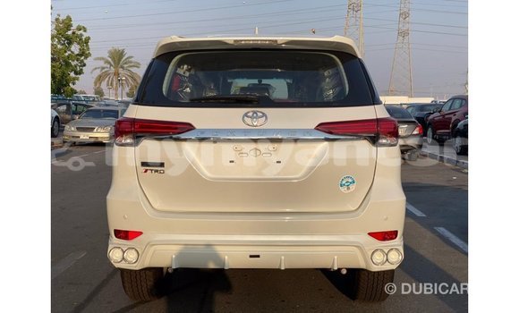 သွင်းကုန် Toyota Fortuner White ကား Import - Dubai Ayeyarwady သွင်းကုန် Toyota Fortuner White ကား Import - Dubai Ayeyarwady
