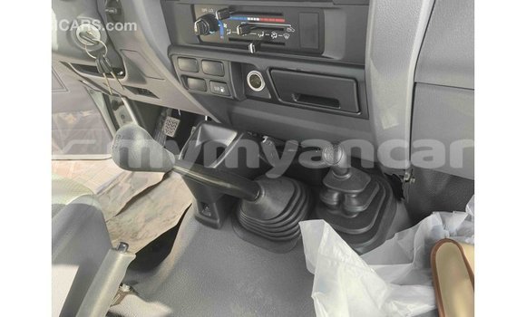 Buy Import Toyota Land Cruiser White Car in Import - Dubai in Ayeyarwady Buy Import Toyota Land Cruiser White Car in Import - Dubai in Ayeyarwady