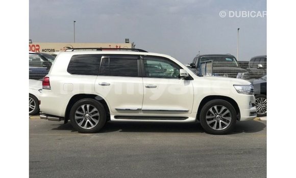 Buy Import Toyota Land Cruiser White Car in Import - Dubai in Ayeyarwady Buy Import Toyota Land Cruiser White Car in Import - Dubai in Ayeyarwady