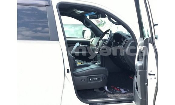 Buy Import Toyota Land Cruiser White Car in Import - Dubai in Ayeyarwady Buy Import Toyota Land Cruiser White Car in Import - Dubai in Ayeyarwady