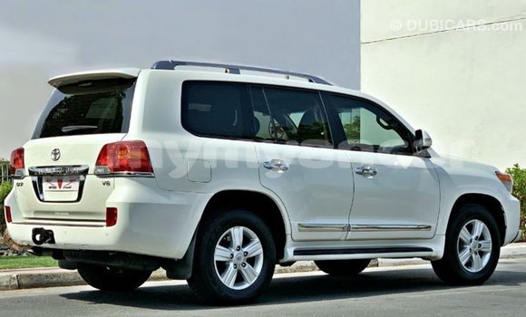 Buy Import Toyota Land Cruiser White Car in Import - Dubai in Ayeyarwady Buy Import Toyota Land Cruiser White Car in Import - Dubai in Ayeyarwady