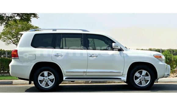 Buy Import Toyota Land Cruiser White Car in Import - Dubai in Ayeyarwady Buy Import Toyota Land Cruiser White Car in Import - Dubai in Ayeyarwady