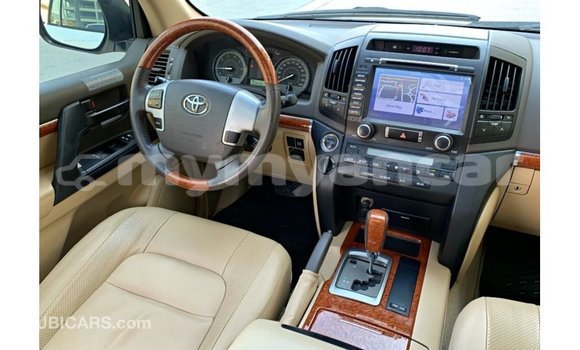 Buy Import Toyota Land Cruiser White Car in Import - Dubai in Ayeyarwady Buy Import Toyota Land Cruiser White Car in Import - Dubai in Ayeyarwady