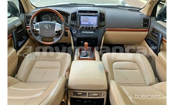 Buy Import Toyota Land Cruiser White Car in Import - Dubai in Ayeyarwady Buy Import Toyota Land Cruiser White Car in Import - Dubai in Ayeyarwady