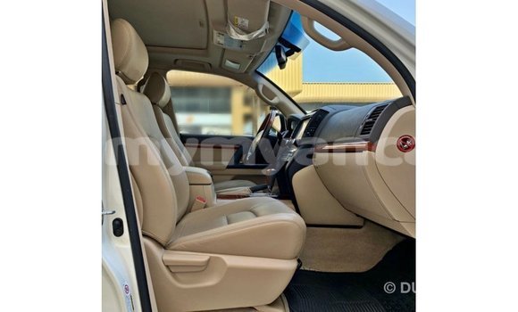 Buy Import Toyota Land Cruiser White Car in Import - Dubai in Ayeyarwady Buy Import Toyota Land Cruiser White Car in Import - Dubai in Ayeyarwady
