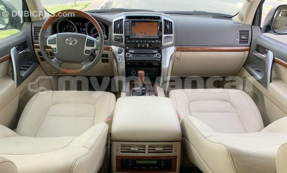 Buy Import Toyota Land Cruiser White Car in Import - Dubai in Ayeyarwady Buy Import Toyota Land Cruiser White Car in Import - Dubai in Ayeyarwady