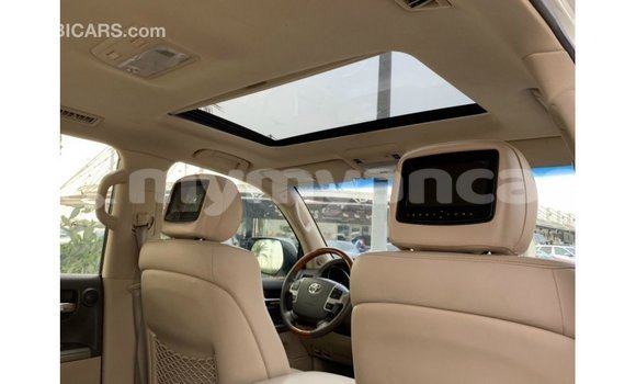 Buy Import Toyota Land Cruiser White Car in Import - Dubai in Ayeyarwady Buy Import Toyota Land Cruiser White Car in Import - Dubai in Ayeyarwady