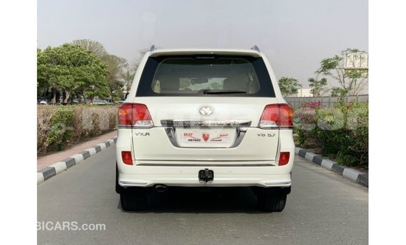 Buy Import Toyota Land Cruiser White Car in Import - Dubai in Ayeyarwady Buy Import Toyota Land Cruiser White Car in Import - Dubai in Ayeyarwady