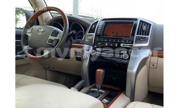 Buy Import Toyota Land Cruiser White Car in Import - Dubai in Ayeyarwady Buy Import Toyota Land Cruiser White Car in Import - Dubai in Ayeyarwady