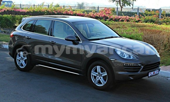 Acheter Import Voiture Porsche Cayenne Marron à Import - Dubai, #<Region:0x000000000c5121b8>