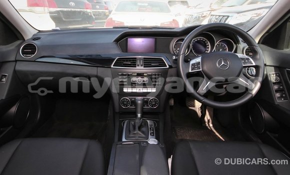 သွင်းကုန် Mercedes-Benz 200 White ကား Import - Dubai Ayeyarwady သွင်းကုန် Mercedes-Benz 200 White ကား Import - Dubai Ayeyarwady