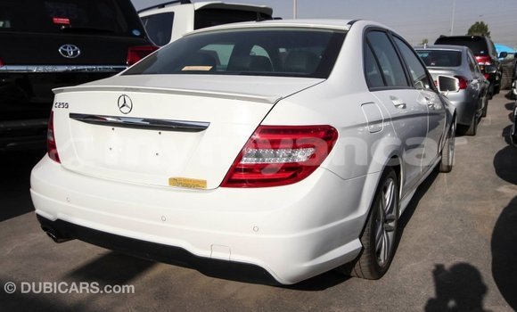 သွင်းကုန် Mercedes-Benz 200 White ကား Import - Dubai Ayeyarwady သွင်းကုန် Mercedes-Benz 200 White ကား Import - Dubai Ayeyarwady
