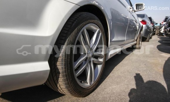 သွင်းကုန် Mercedes-Benz 200 White ကား Import - Dubai Ayeyarwady သွင်းကုန် Mercedes-Benz 200 White ကား Import - Dubai Ayeyarwady