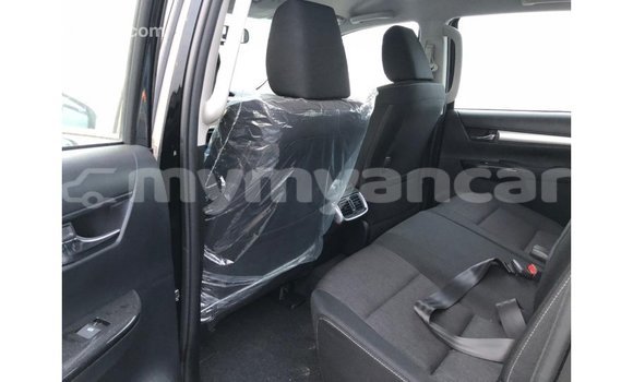သွင်းကုန် Toyota Hilux Black ကား Import - Dubai Ayeyarwady သွင်းကုန် Toyota Hilux Black ကား Import - Dubai Ayeyarwady