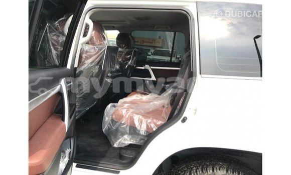 Acheter Import Voiture Toyota Land Cruiser Blanc à Import - Dubai, #<Region:0x000000000c5121b8> Acheter Import Voiture Toyota Land Cruiser Blanc à Import - Dubai, #<Region:0x000000000c5121b8>