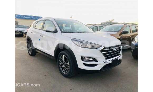 သွင်းကုန် Hyundai Tucson White ကား Import - Dubai Ayeyarwady သွင်းကုန် Hyundai Tucson White ကား Import - Dubai Ayeyarwady