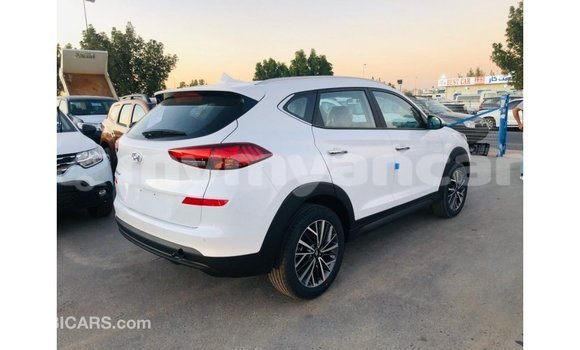 သွင်းကုန် Hyundai Tucson White ကား Import - Dubai Ayeyarwady သွင်းကုန် Hyundai Tucson White ကား Import - Dubai Ayeyarwady