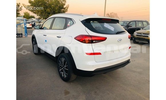 သွင်းကုန် Hyundai Tucson White ကား Import - Dubai Ayeyarwady သွင်းကုန် Hyundai Tucson White ကား Import - Dubai Ayeyarwady