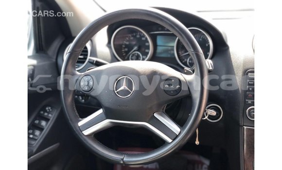 သွင်းကုန် Mercedes-Benz 190 (W201) Other ကား Import - Dubai Ayeyarwady သွင်းကုန် Mercedes-Benz 190 (W201) Other ကား Import - Dubai Ayeyarwady