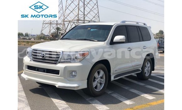 သွင်းကုန် Toyota Land Cruiser White ကား Import - Dubai Ayeyarwady သွင်းကုန် Toyota Land Cruiser White ကား Import - Dubai Ayeyarwady