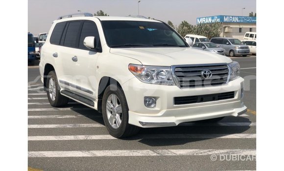 သွင်းကုန် Toyota Land Cruiser White ကား Import - Dubai Ayeyarwady သွင်းကုန် Toyota Land Cruiser White ကား Import - Dubai Ayeyarwady